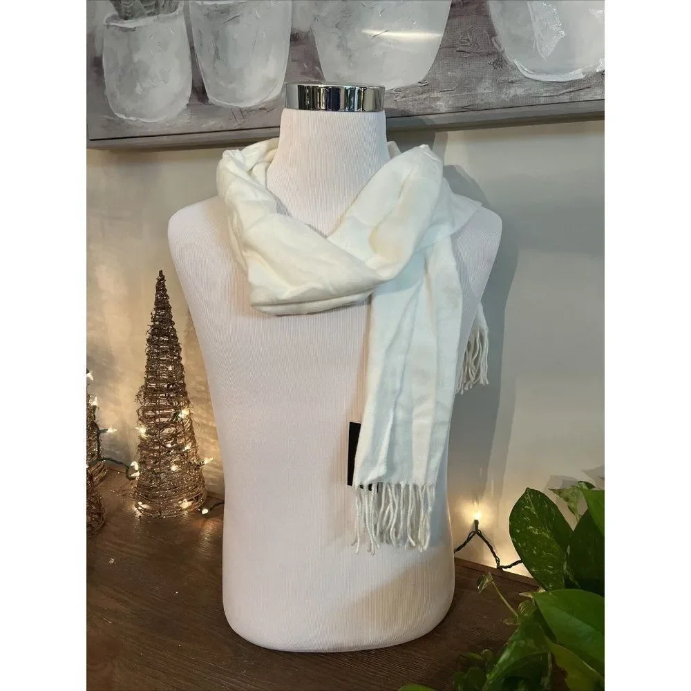 NWT Steve Madden Mid Weight Cozy Muffler Scarf with Fringe Ivory‎ Off-White